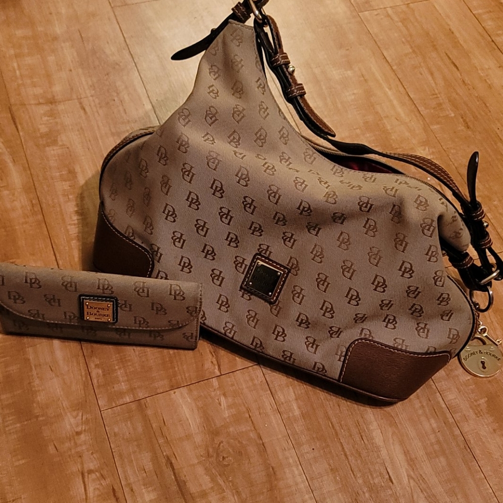 Dooney & Bourke hobo purse w/ matching wallet